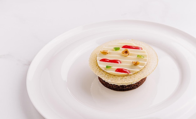 farfurie de desert aranjat frumos